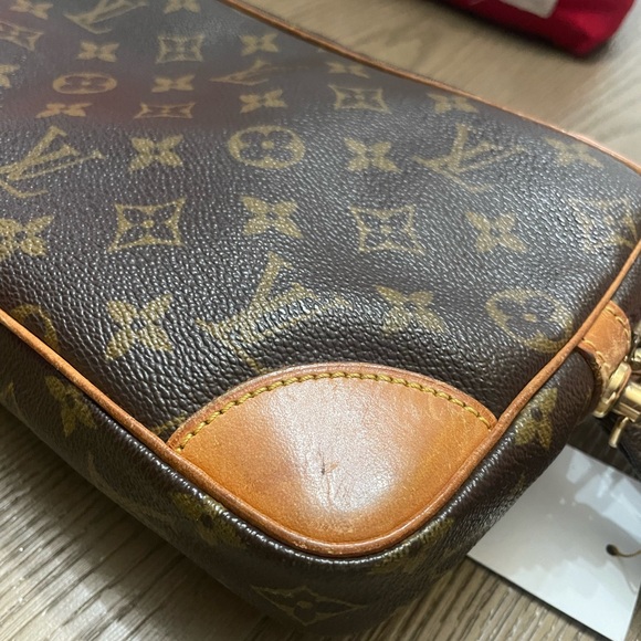 LV Vintage Dragonne GM Clutch. - Picture 7 of 14